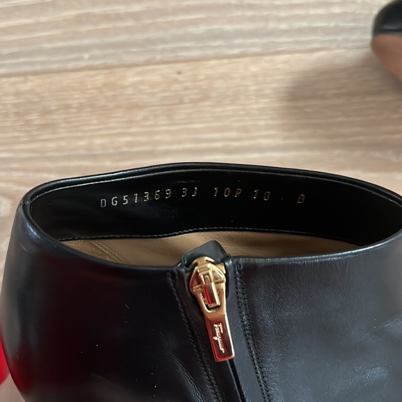 Black Ferragamo boots with gold bow detail size 10B. - Picture 6 of 8